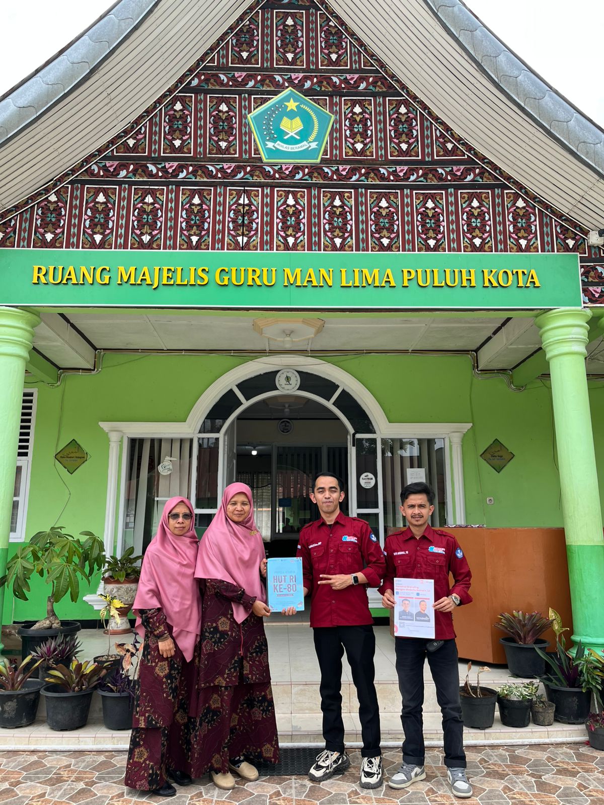 Dorong Kreativitas Digital Pelajar, MalakaTech Antar Proposal Lomba Website ke MAN Padang Japang