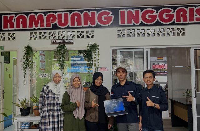 Kampuang Inggris Payakumbuh Go Digital: Instalasi Website, Sistem, SEO, dan Pelatihan